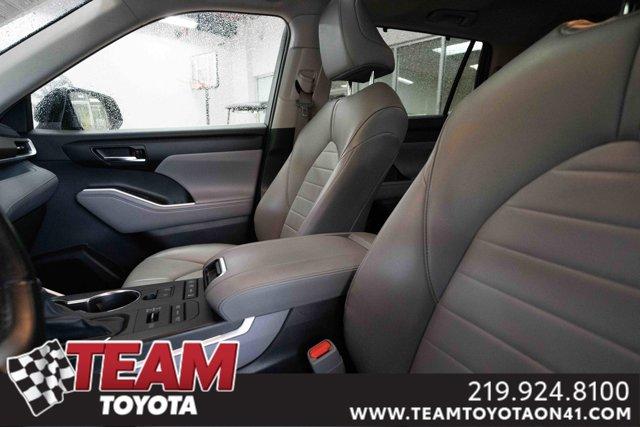 used 2021 Toyota Highlander car, priced at $32,500