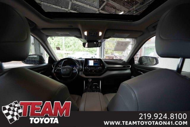 used 2021 Toyota Highlander car, priced at $32,500