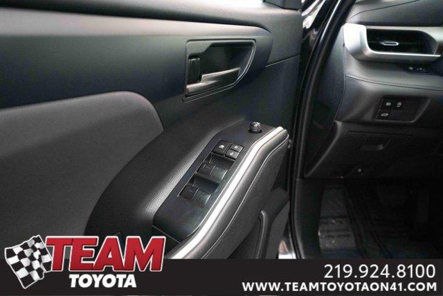 used 2023 Toyota Highlander car, priced at $29,200