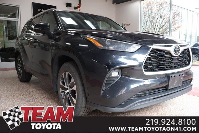 used 2022 Toyota Highlander car, priced at $34,400