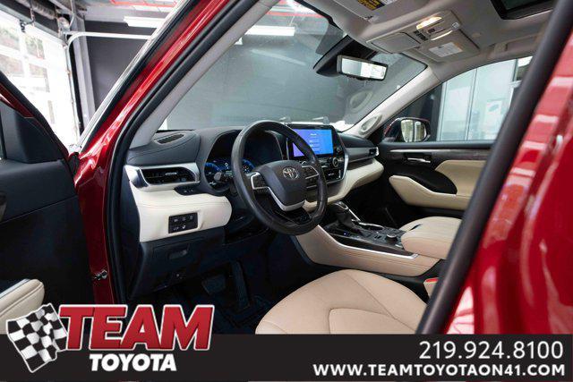 used 2024 Toyota Highlander car, priced at $46,900