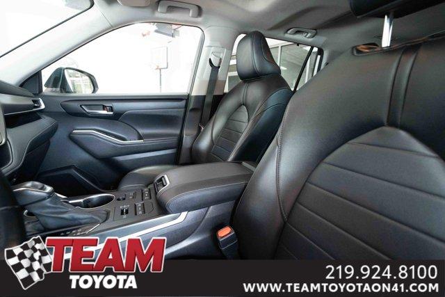 used 2021 Toyota Highlander car, priced at $34,500