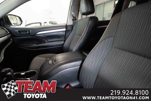 used 2019 Toyota Highlander car, priced at $26,600