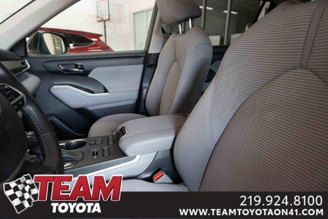 used 2022 Toyota Highlander car, priced at $32,700