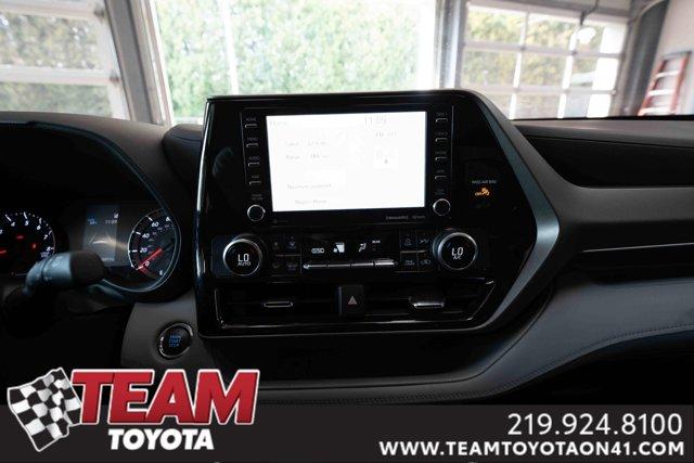 used 2022 Toyota Highlander car, priced at $32,700