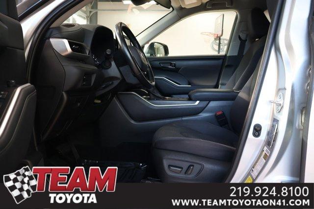 used 2021 Toyota Highlander Hybrid car, priced at $29,200