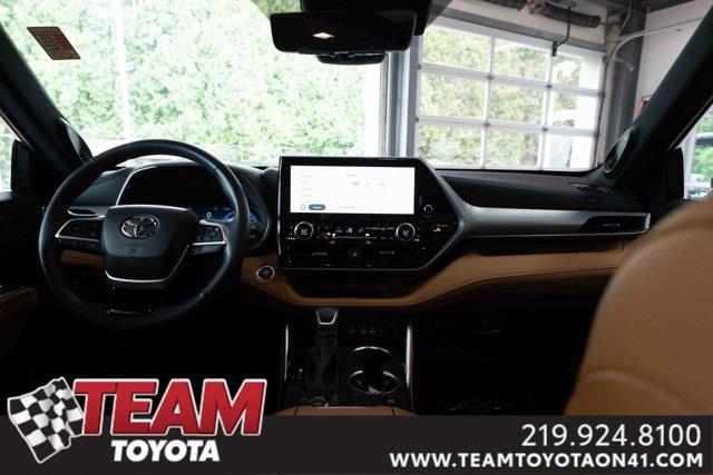 used 2023 Toyota Highlander car, priced at $44,400