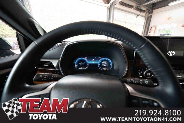 used 2023 Toyota Highlander car, priced at $44,400