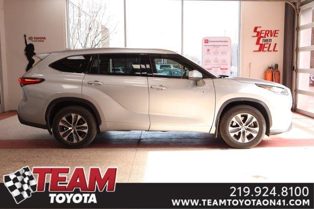 used 2020 Toyota Highlander Hybrid car, priced at $31,000