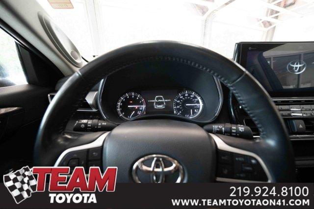used 2022 Toyota Highlander car, priced at $37,900