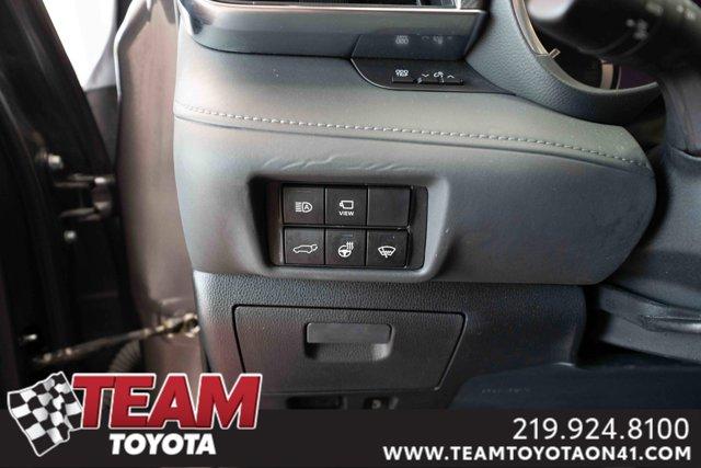 used 2022 Toyota Highlander car, priced at $37,900