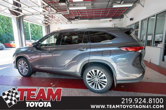 used 2022 Toyota Highlander car, priced at $37,900