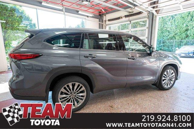 used 2022 Toyota Highlander car, priced at $37,900