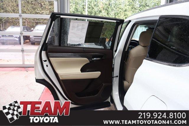 used 2021 Toyota Highlander Hybrid car, priced at $41,100