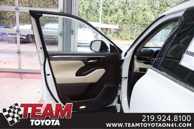 used 2021 Toyota Highlander Hybrid car, priced at $41,100