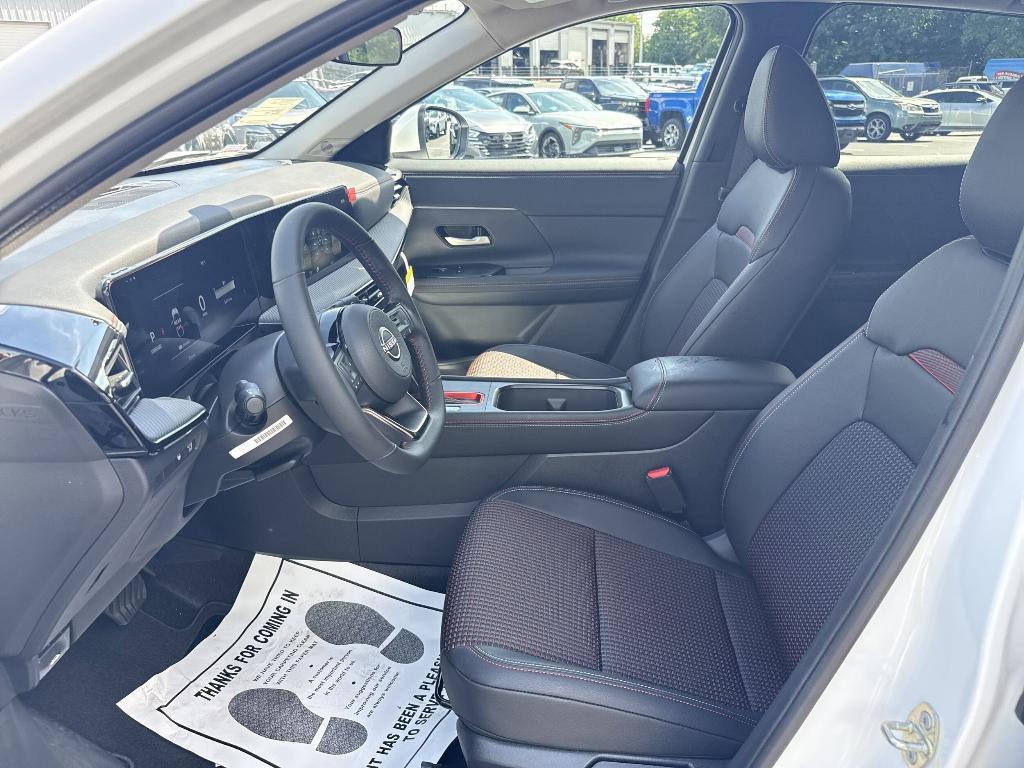 new 2025 Nissan Kicks car, priced at $27,702