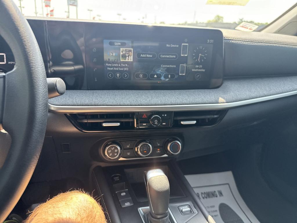 new 2025 Nissan Kicks car, priced at $27,822