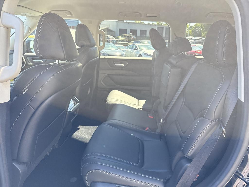 new 2025 Nissan Armada car, priced at $57,725