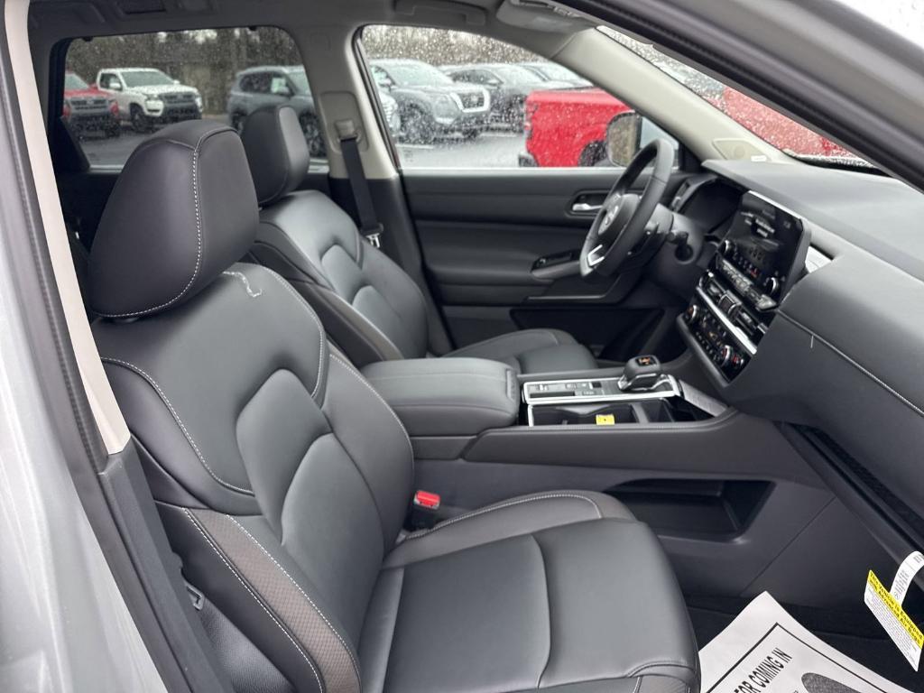 new 2025 Nissan Pathfinder car, priced at $45,433