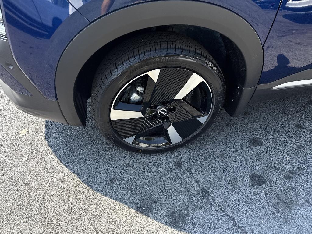 new 2025 Nissan Kicks car, priced at $25,948