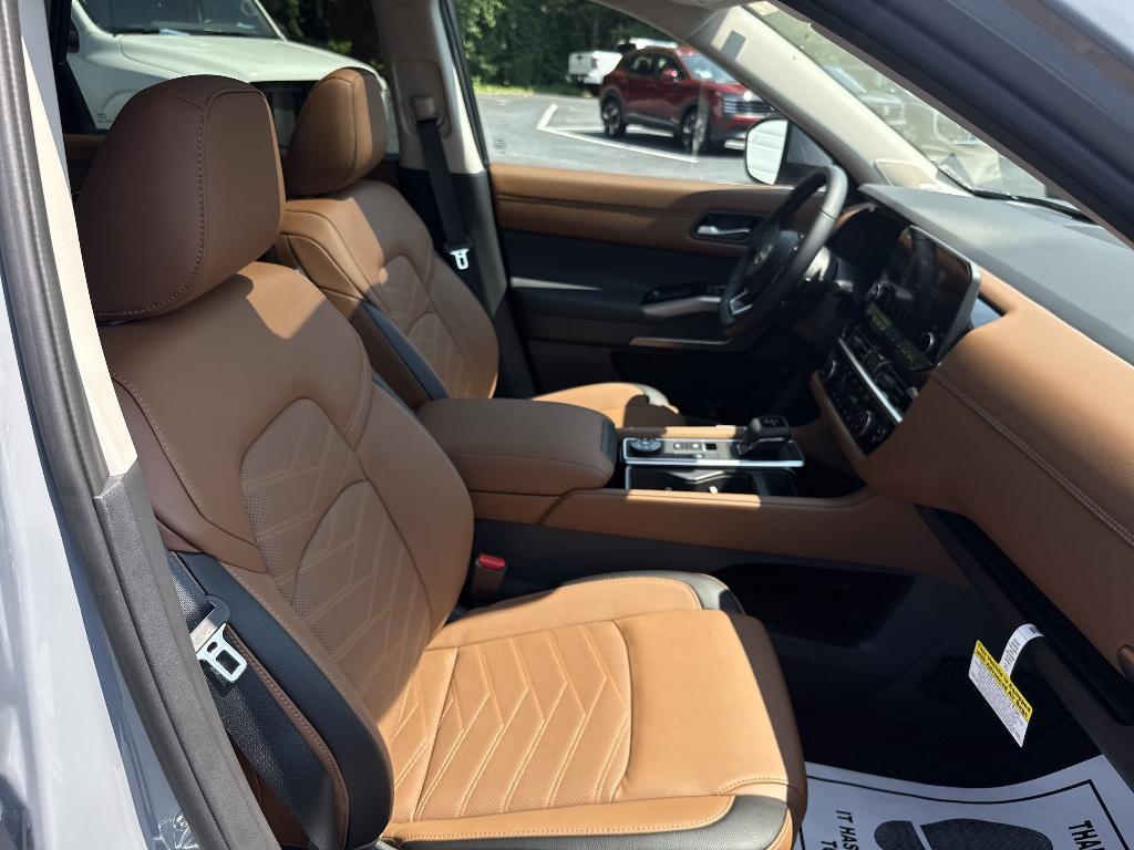 new 2025 Nissan Pathfinder car, priced at $50,302