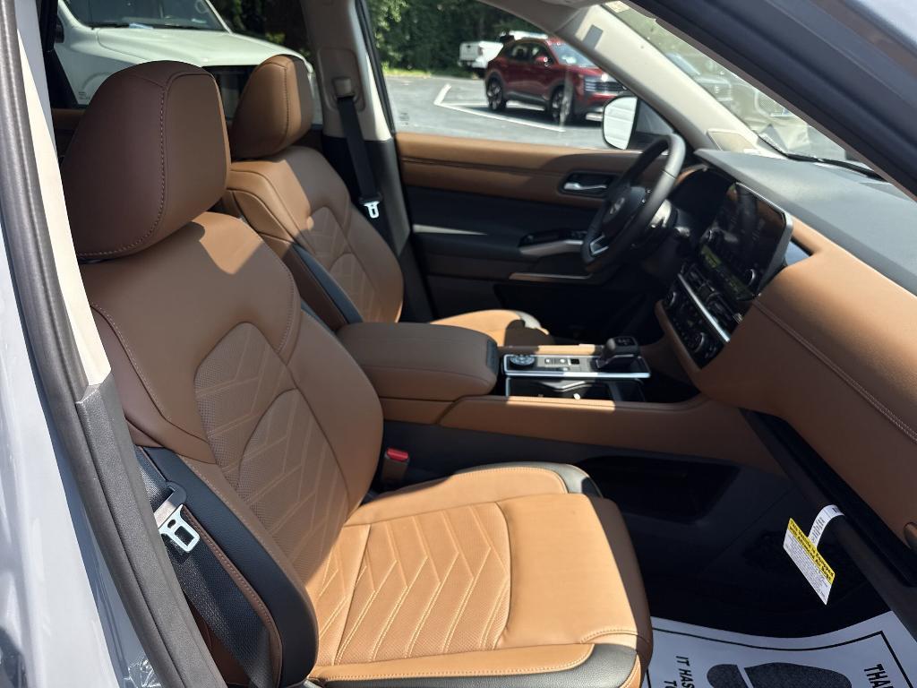 new 2025 Nissan Pathfinder car, priced at $50,302