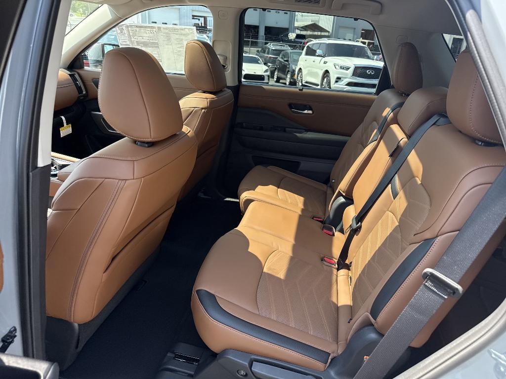 new 2025 Nissan Pathfinder car, priced at $50,302