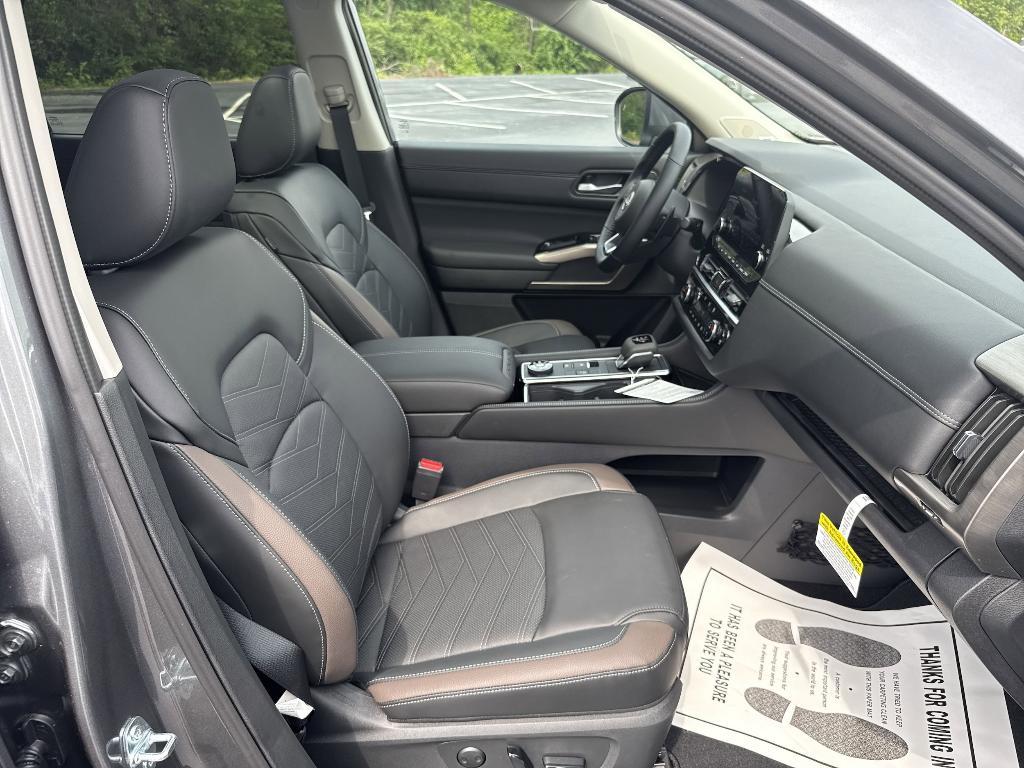 new 2025 Nissan Pathfinder car, priced at $51,253