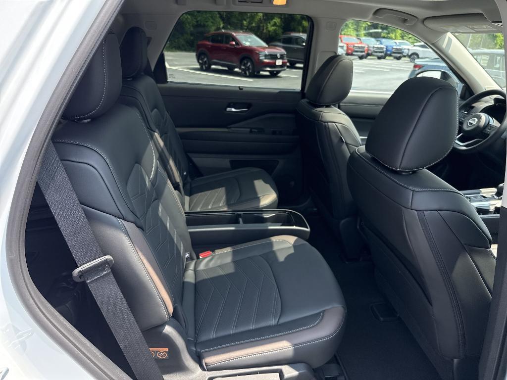 new 2025 Nissan Pathfinder car, priced at $51,053
