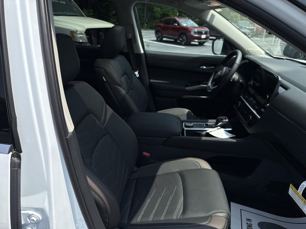 new 2025 Nissan Pathfinder car, priced at $51,053