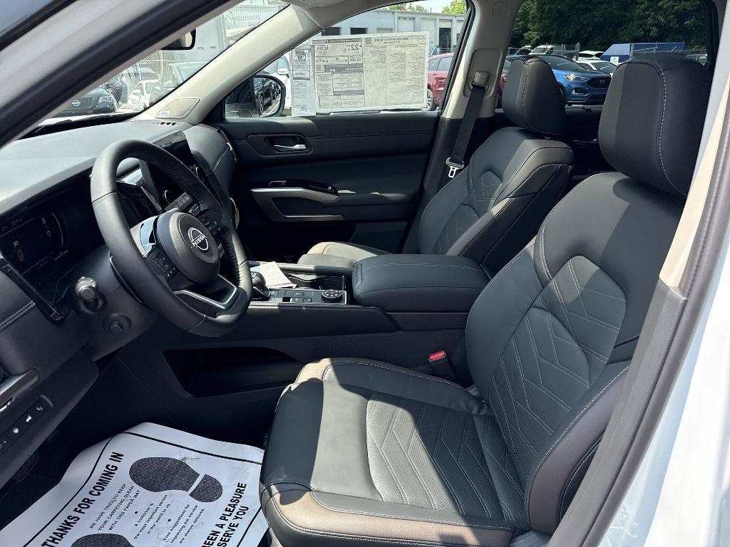 new 2025 Nissan Pathfinder car, priced at $51,053