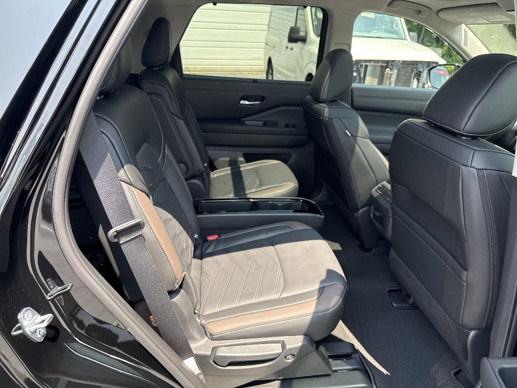 new 2025 Nissan Pathfinder car, priced at $50,168