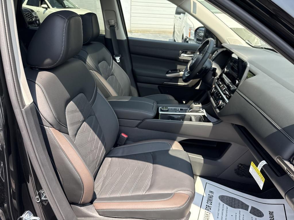 new 2025 Nissan Pathfinder car, priced at $50,168