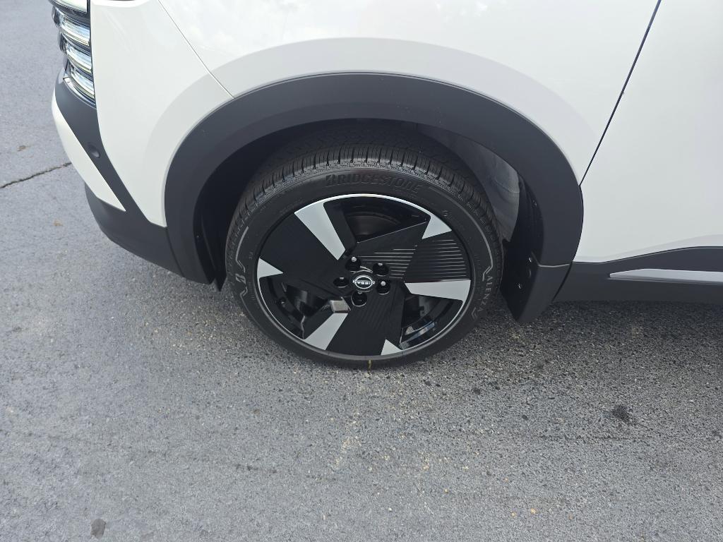 new 2025 Nissan Kicks car, priced at $29,456