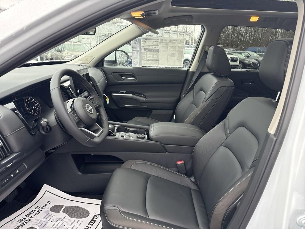 new 2025 Nissan Pathfinder car, priced at $47,287