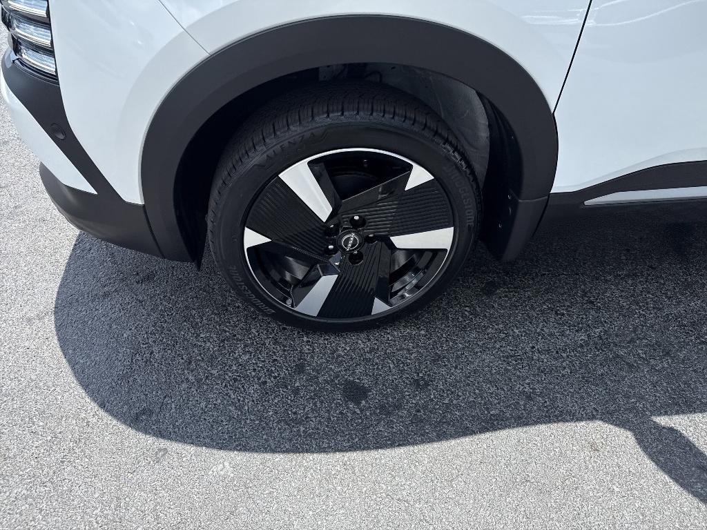 new 2025 Nissan Kicks car, priced at $28,173