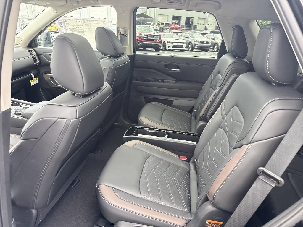 new 2025 Nissan Pathfinder car, priced at $50,168