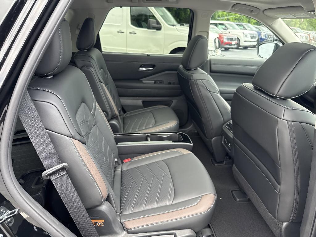 new 2025 Nissan Pathfinder car, priced at $50,168