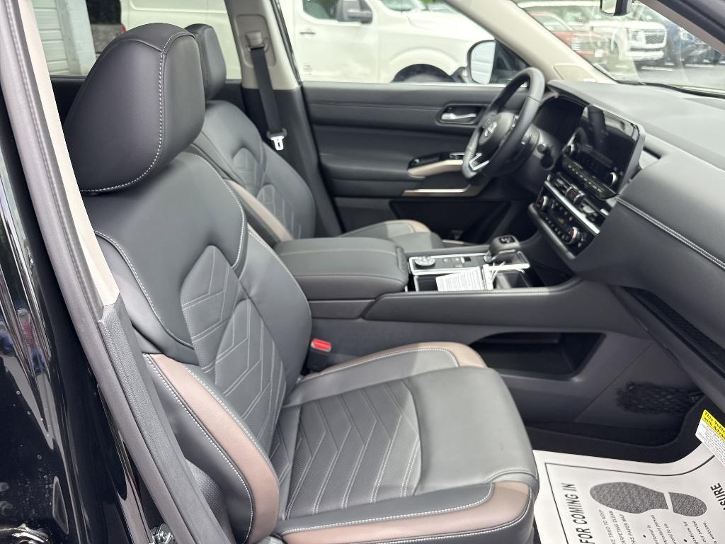 new 2025 Nissan Pathfinder car, priced at $50,168