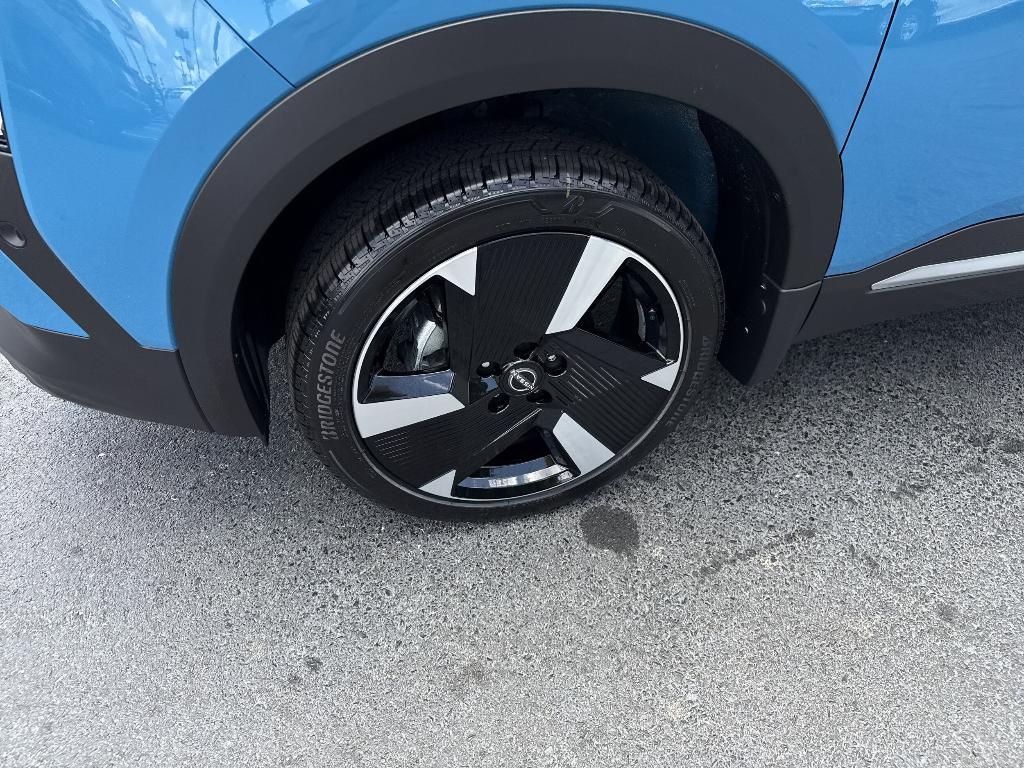 new 2025 Nissan Kicks car, priced at $28,173