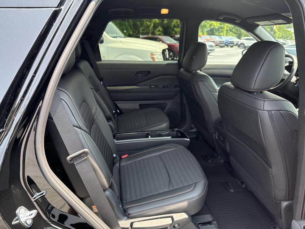 new 2025 Nissan Pathfinder car, priced at $43,261