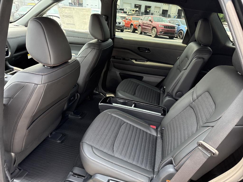 new 2025 Nissan Pathfinder car, priced at $43,261