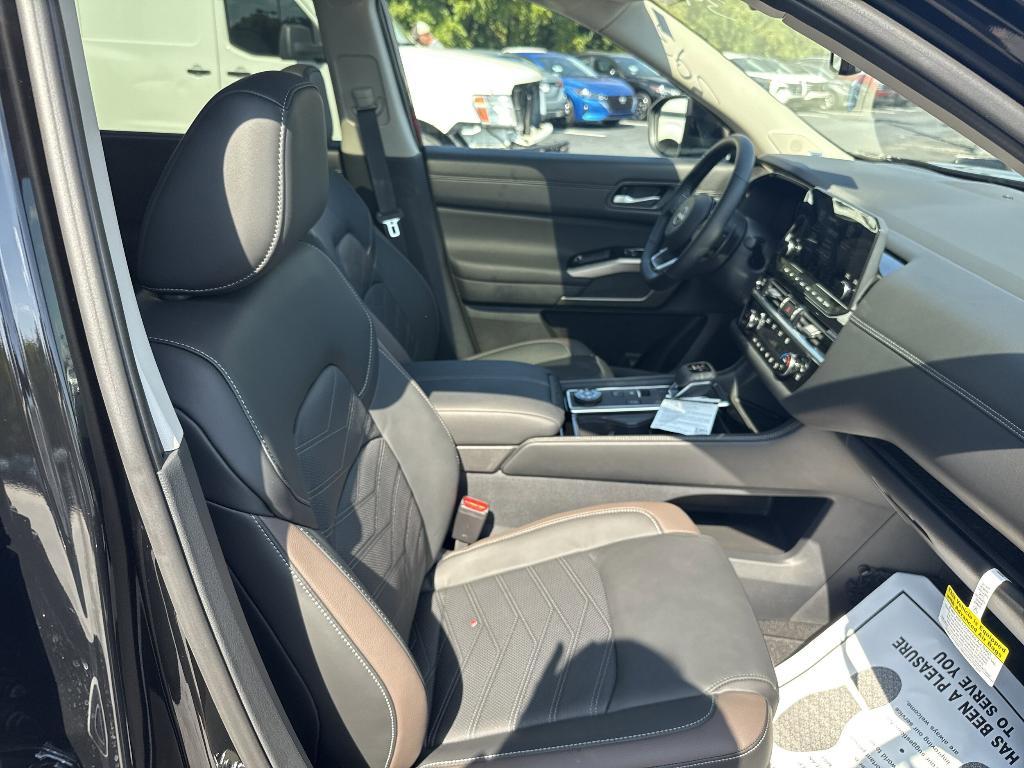 new 2025 Nissan Pathfinder car, priced at $43,998