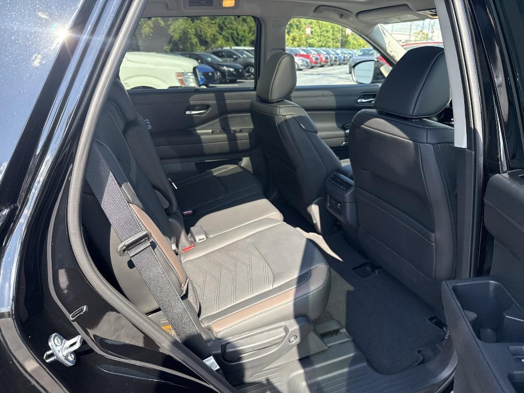 new 2025 Nissan Pathfinder car, priced at $43,998