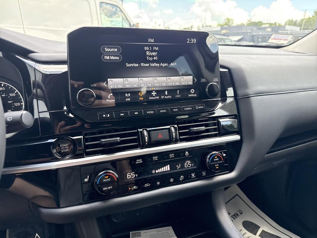 new 2025 Nissan Pathfinder car, priced at $42,617