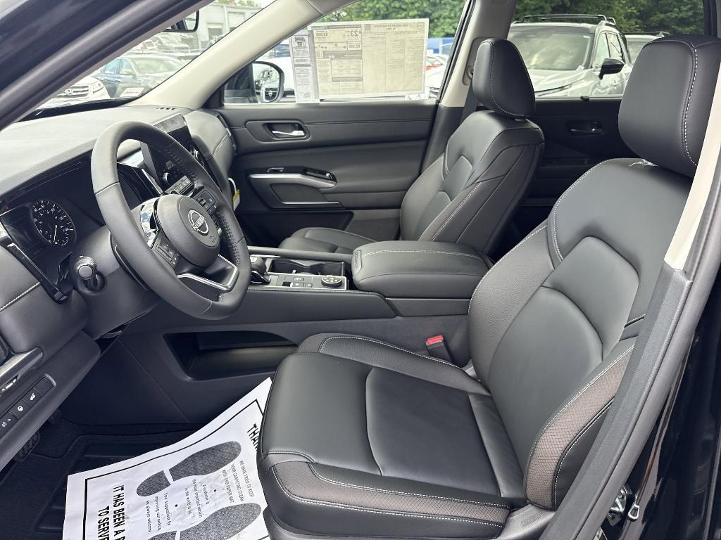 new 2025 Nissan Pathfinder car, priced at $42,617