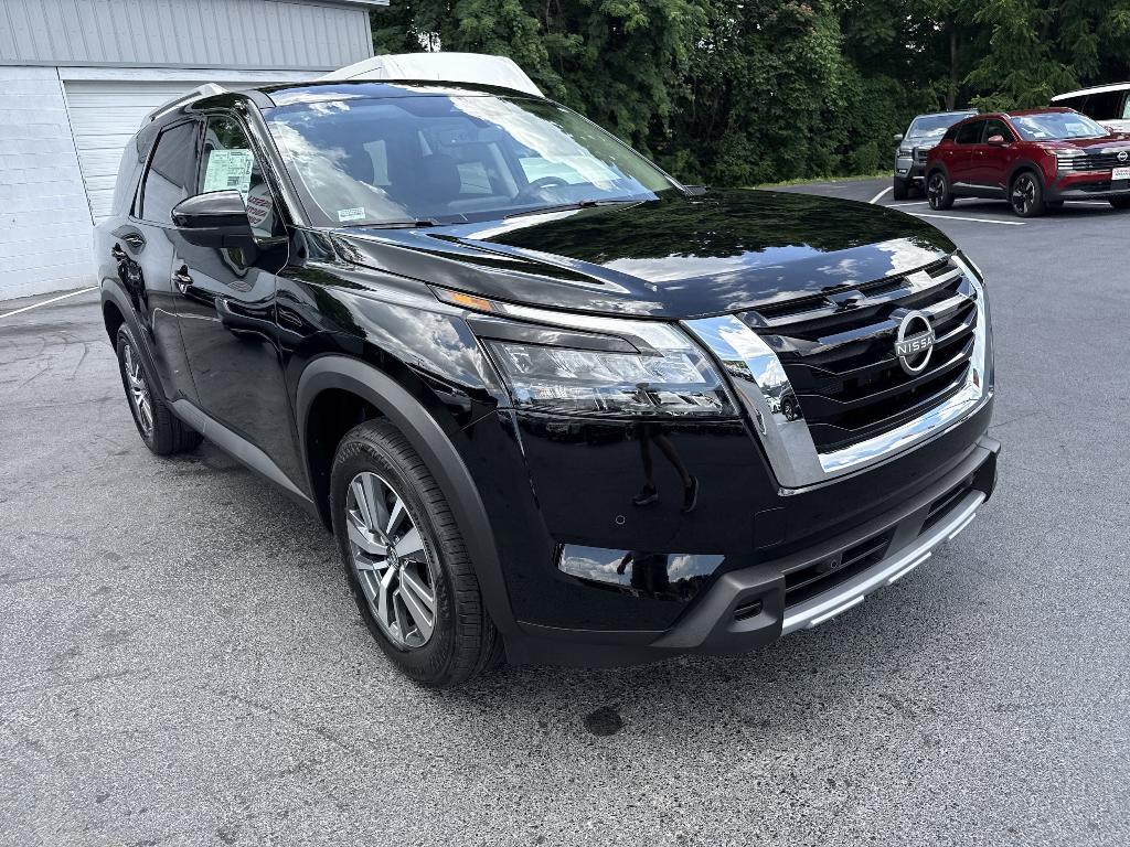 new 2025 Nissan Pathfinder car, priced at $42,617