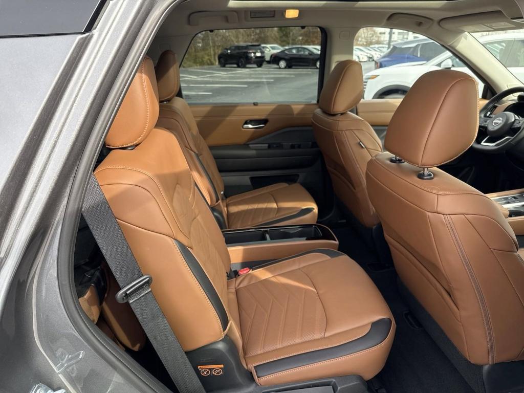 new 2025 Nissan Pathfinder car, priced at $47,777