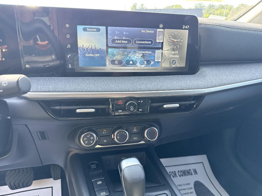 new 2025 Nissan Kicks car, priced at $25,055