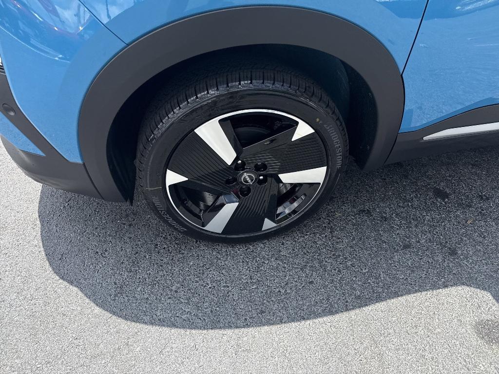 new 2025 Nissan Kicks car, priced at $31,079